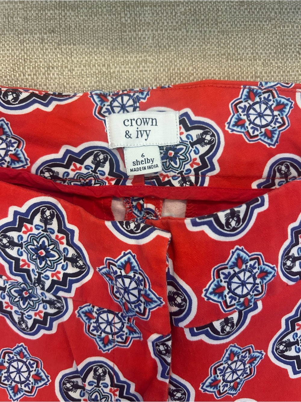 Crown & Ivy Red Patterned Scallop Hem Women's Shorts - Picture 2 of 3